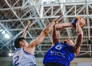 开云APP-篮球场上球员实力强劲，对战激烈不凡