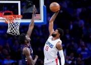 开云体育入口-乔治·希尔险胜，印第安纳步行者晋级季后赛的简单介绍