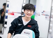 开云体育-FLY轻取RNG，Peanut打出惊人五杀小组赛2:1（上海）