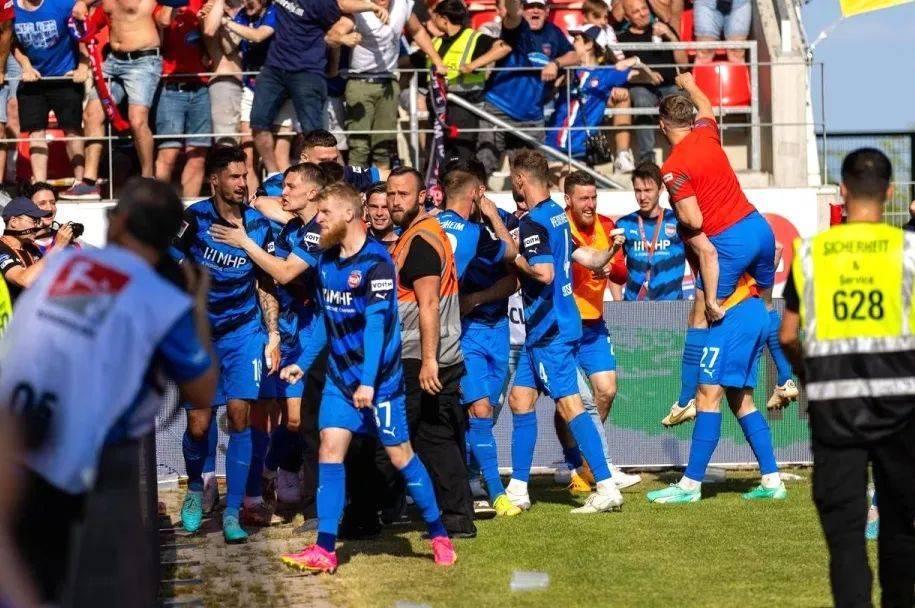 塞维利亚主场击败对手，卫冕冠军气势如虹