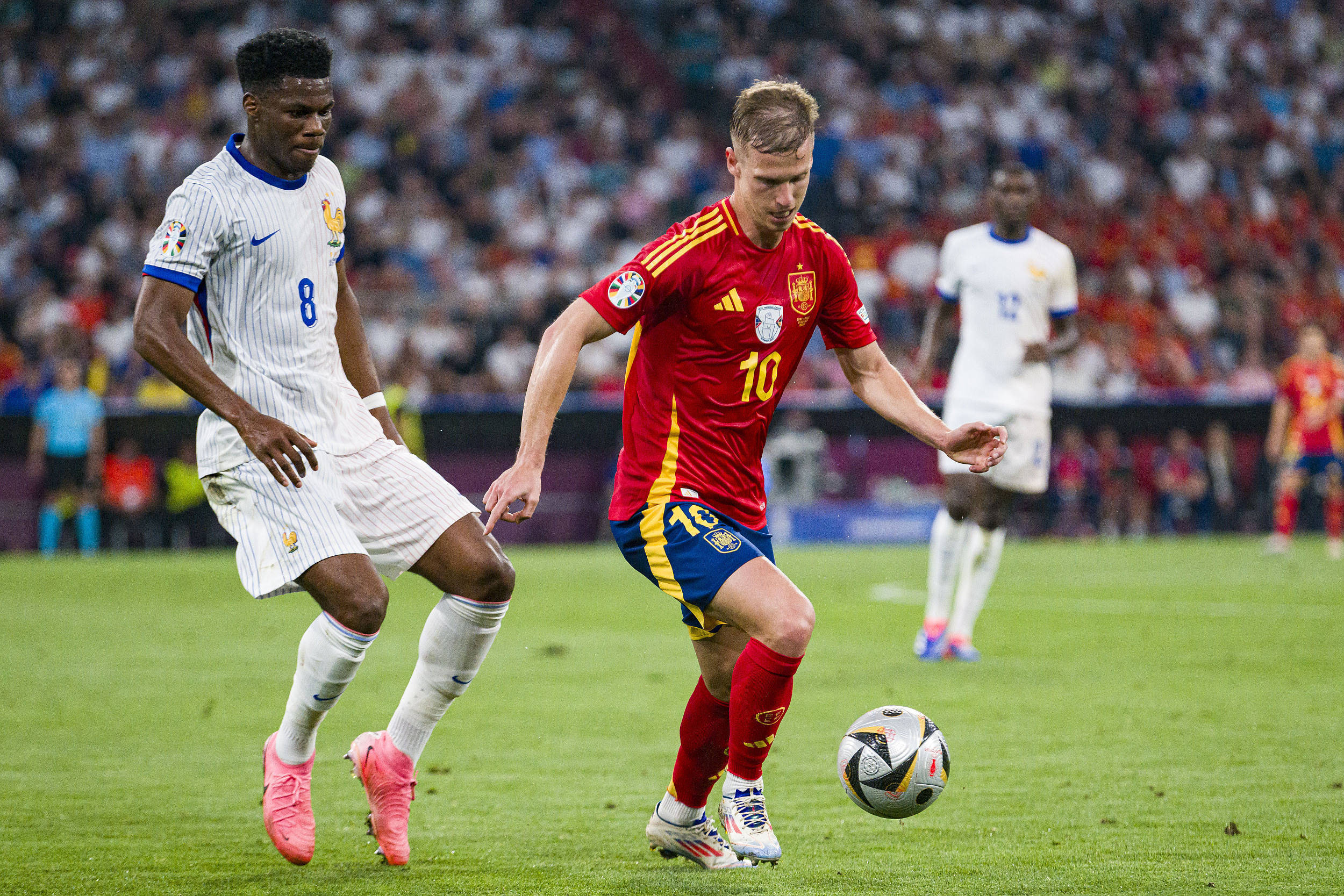 西班牙队遭逢挑战成功晋级欧洲锦标赛的简单介绍