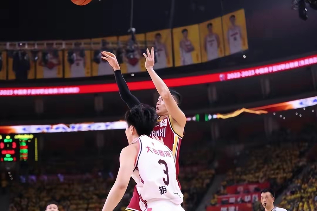 包含云南男篮战胜对手，追赶积分榜前列的词条