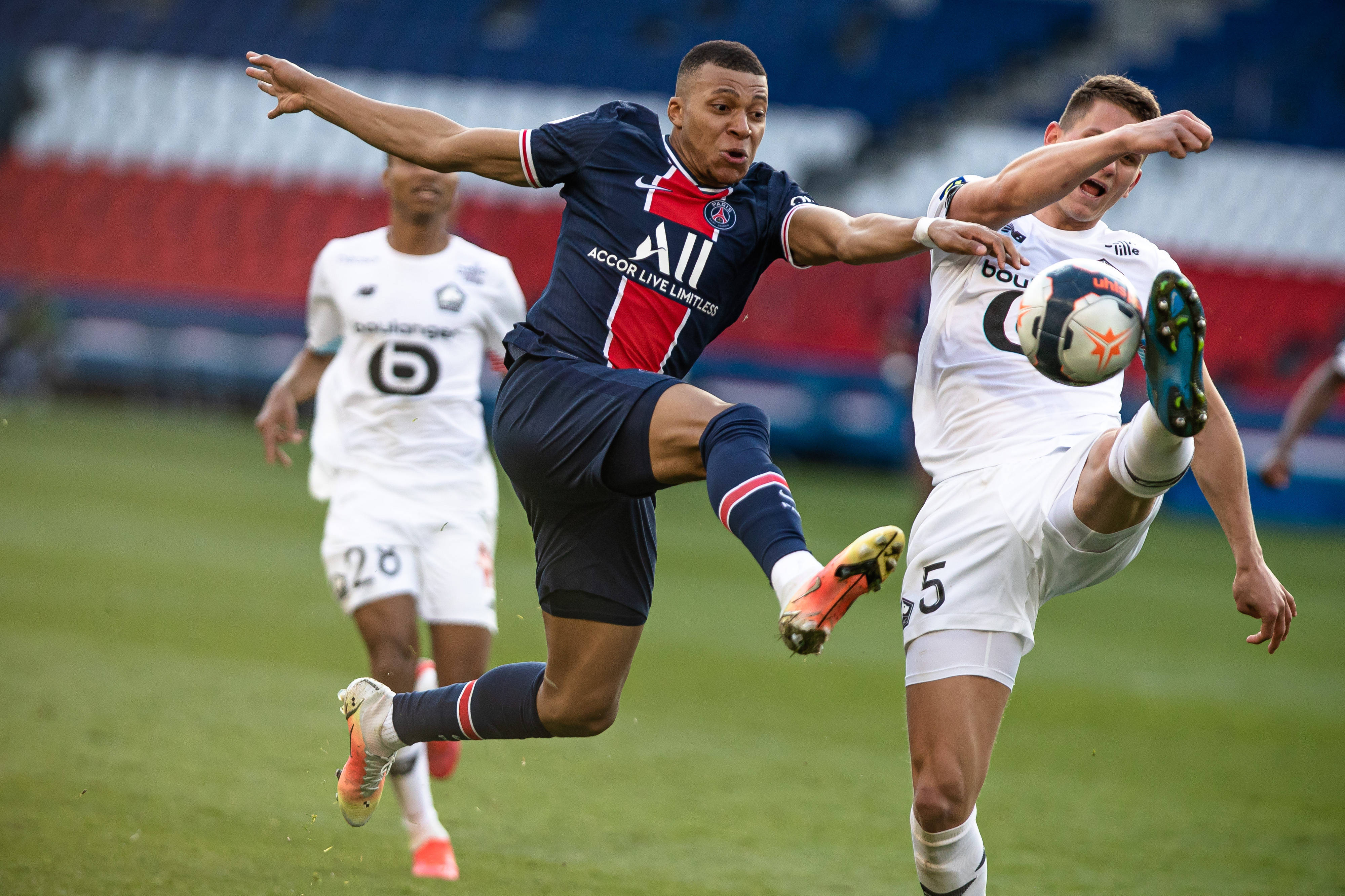 巴黎圣日耳曼阵容调整，备战接下来的欧冠比赛的简单介绍