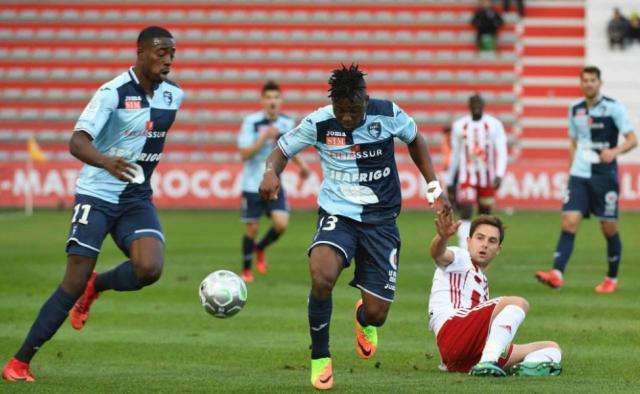 圣埃蒂安战胜尼奥尔,豪取连胜追赶领先者的简单介绍 圣埃蒂安战胜尼奥尔,豪取连胜追赶领先者的简单介绍