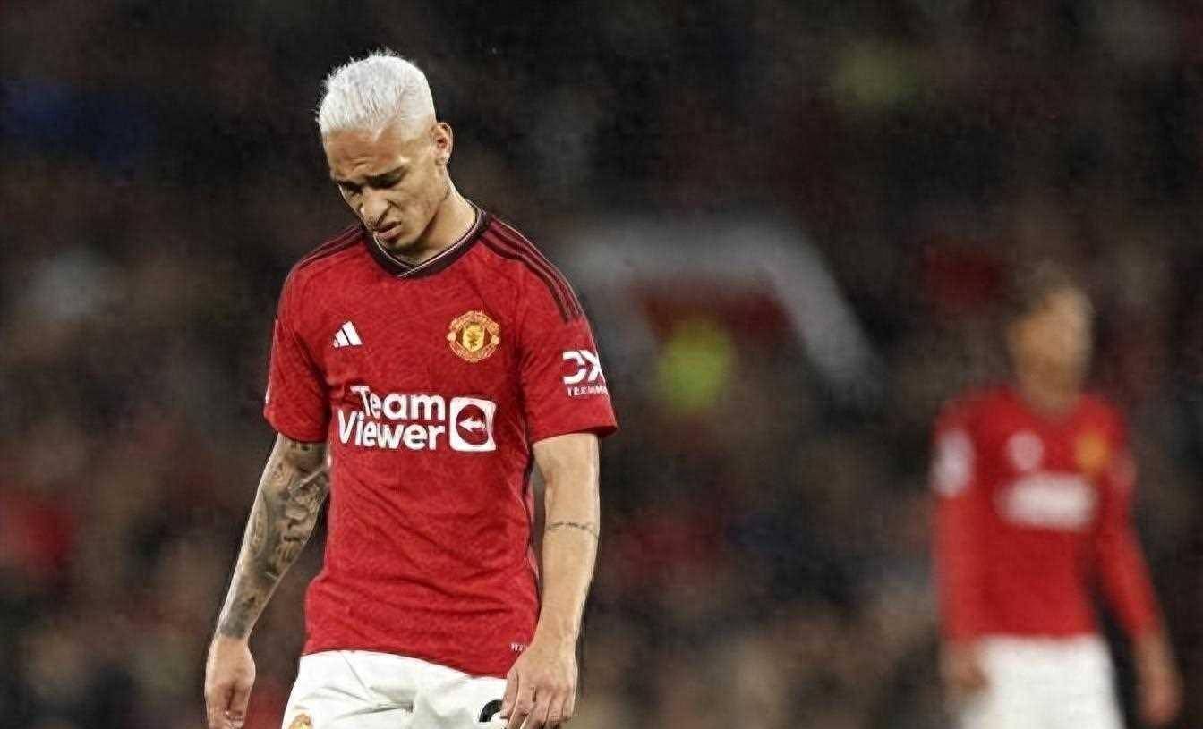 包含足坛新星再次闪光，表现受到主帅赞扬的词条