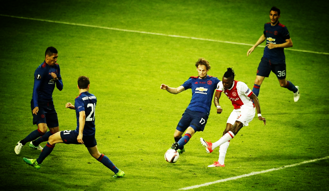 阿贾克斯抢得三分，全队斗志昂扬的简单介绍