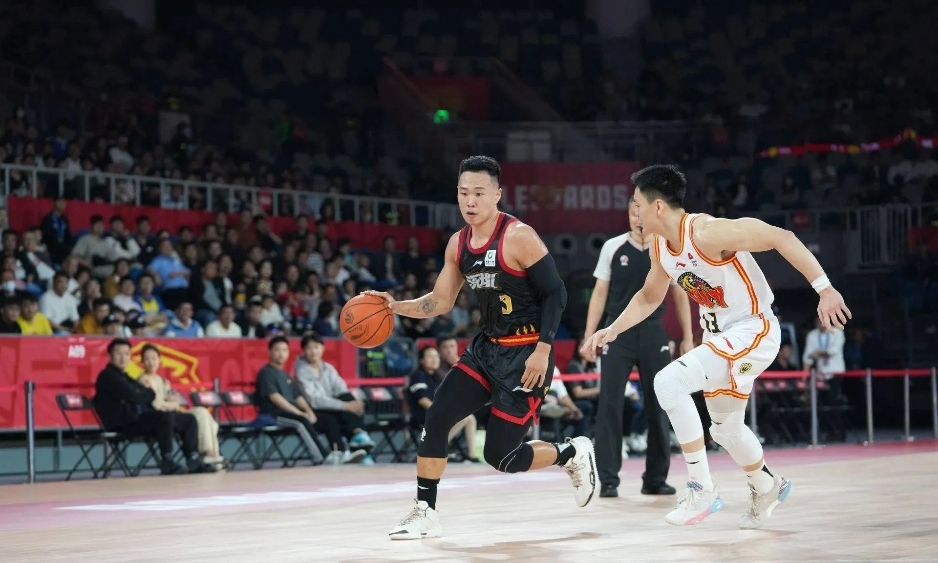 深圳队全力以赴,绝地反击逆转比赛 深圳队全力以赴,绝地反击逆转比赛