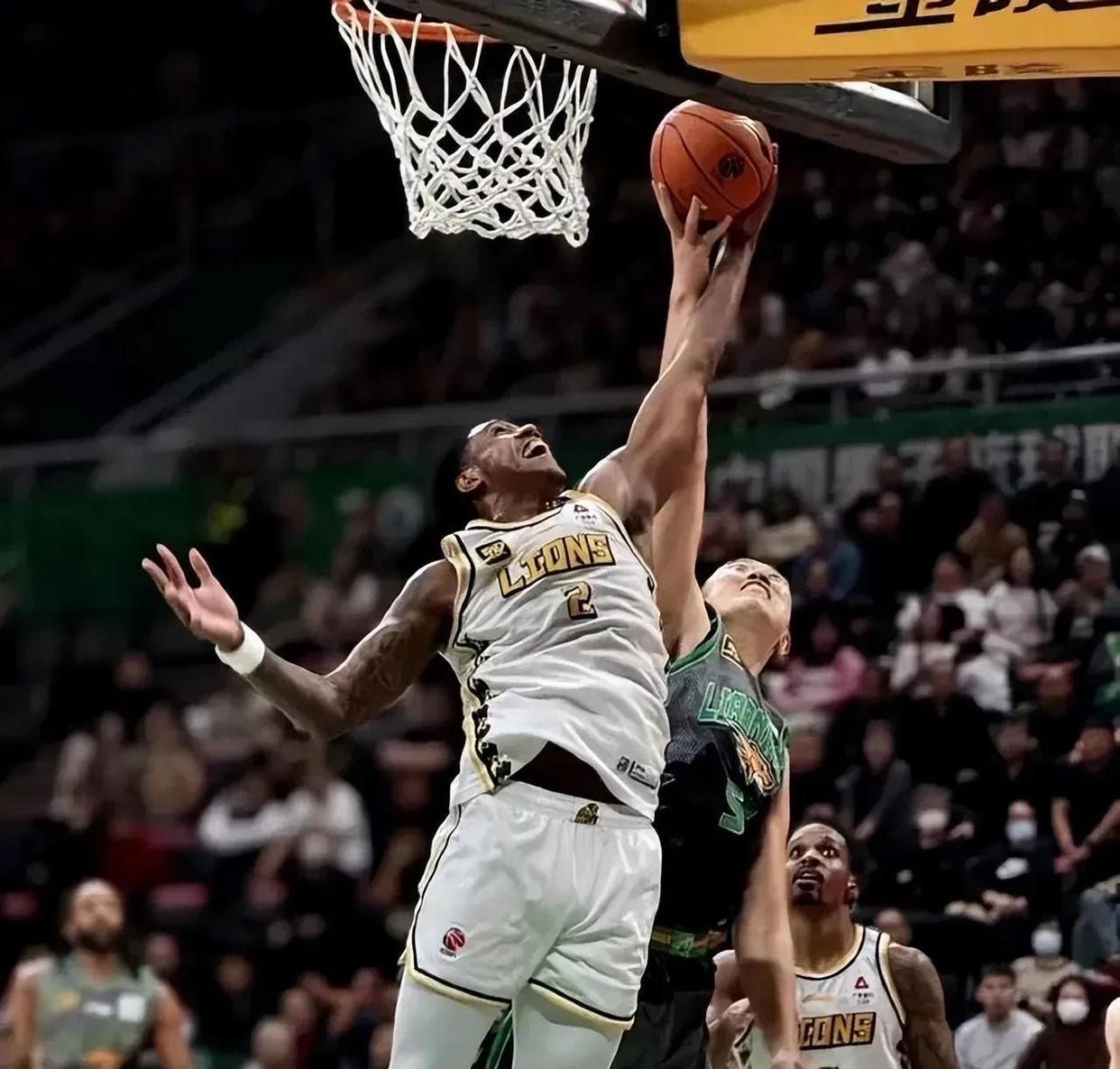 热门球队在篮球比赛中表现异军突起