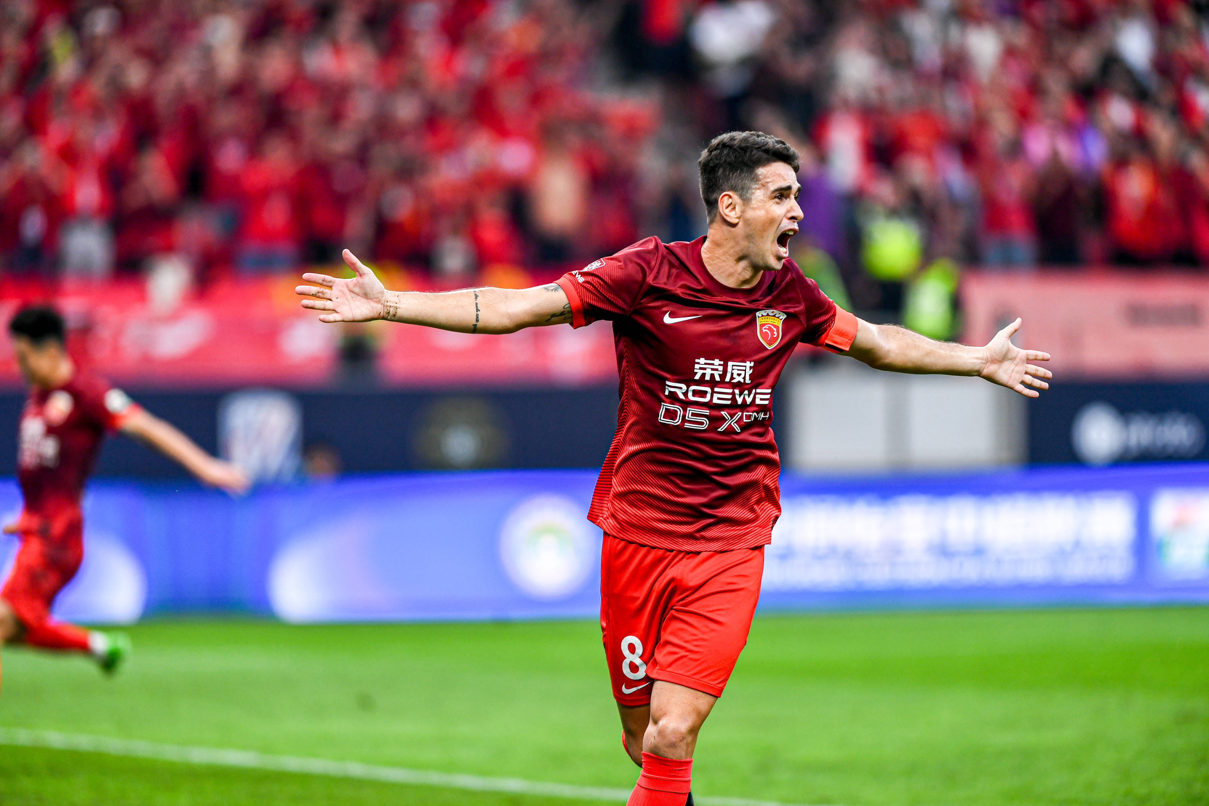 中超球员连续破门,荣膺最佳射手 中超球员连续破门,荣膺最佳射手