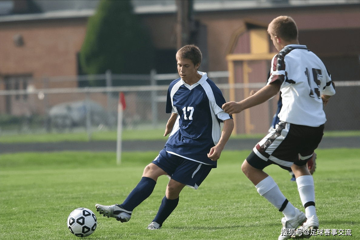 包含柏林赫塔球员备战赛季首场比赛，积极备战提高战力的词条