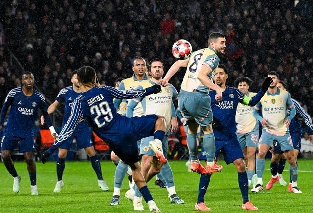 关于曼城豪胜晋级，发力冲击欧洲足坛巅峰的信息