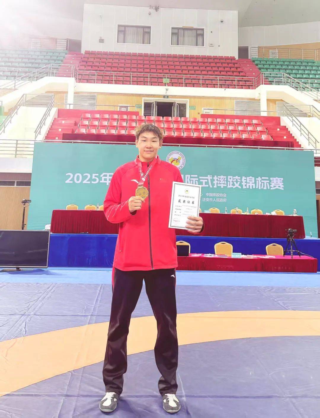 加拿大女足队员发挥出色，斩获冠军