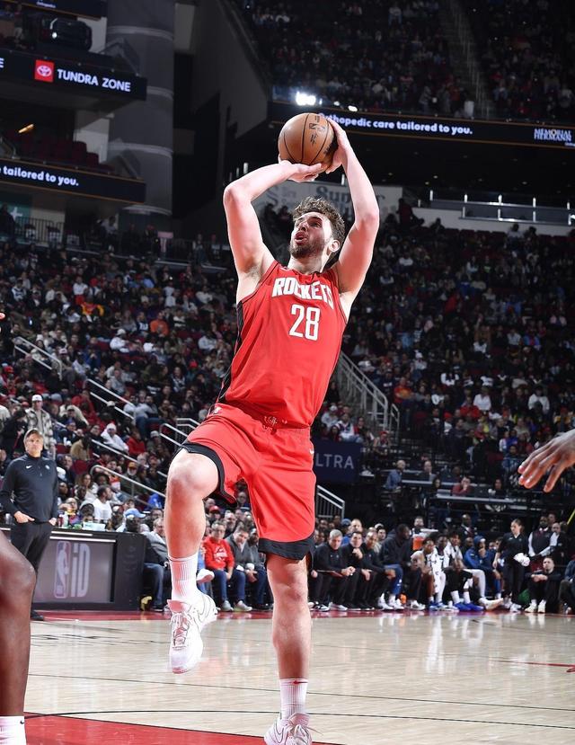 火箭队挫败独行侠，取得重要胜利