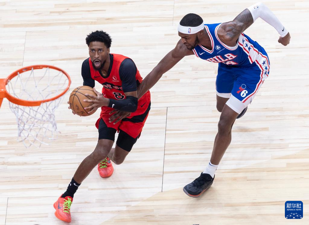 包含北美篮球挑战赛:多伦多猛龙主场逆转费城人的词条