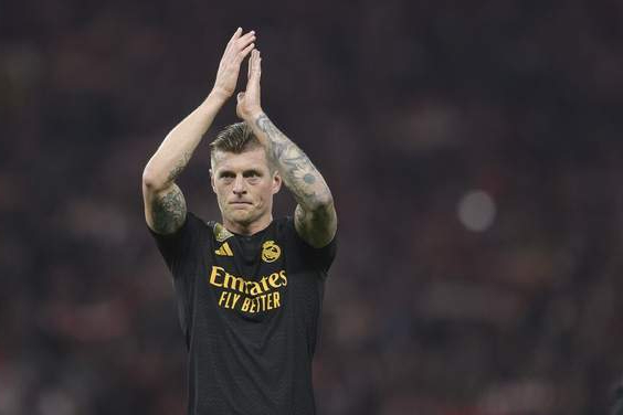 里昂宣布签下西甲中场，助力争夺法甲联赛冠军的简单介绍