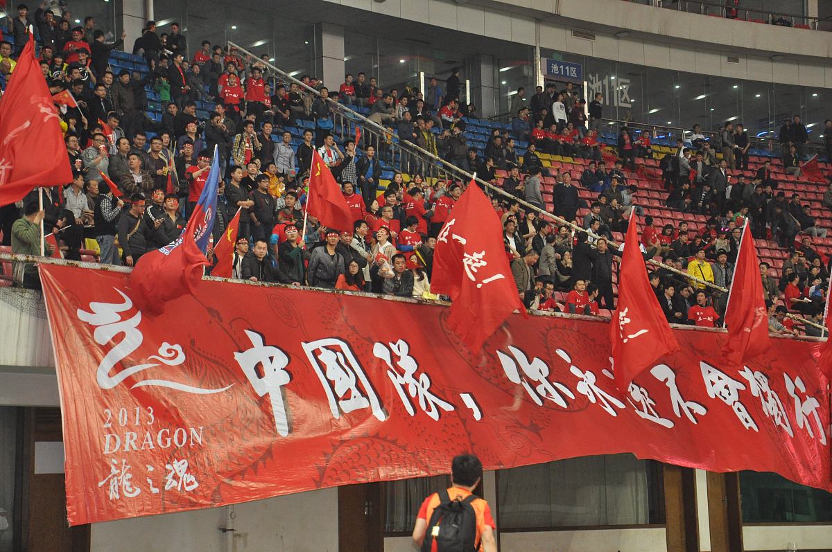 包含罗马主场艰难取胜，黄金狼军团展现不屈斗志的词条