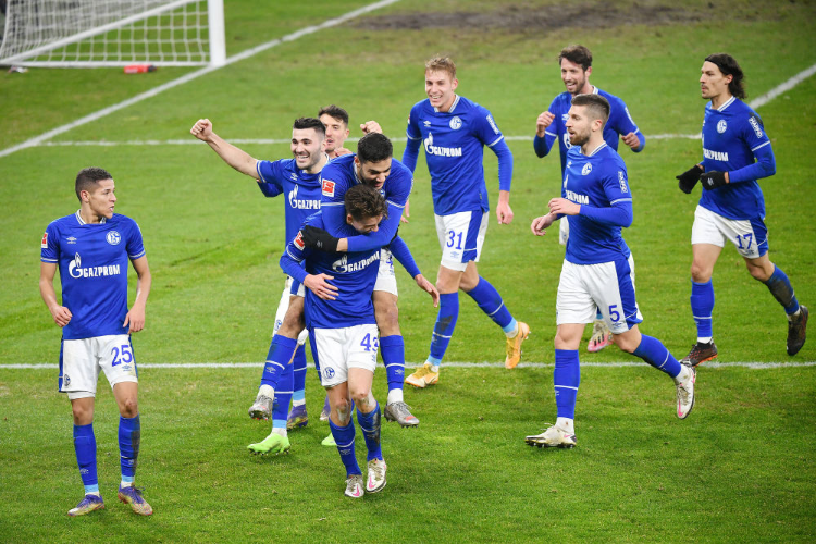 沙尔克主场失利，战绩跌入低谷