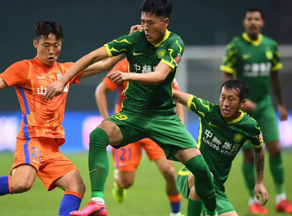 真假外援PK,场上斗志迸发 真假外援PK,场上斗志迸发