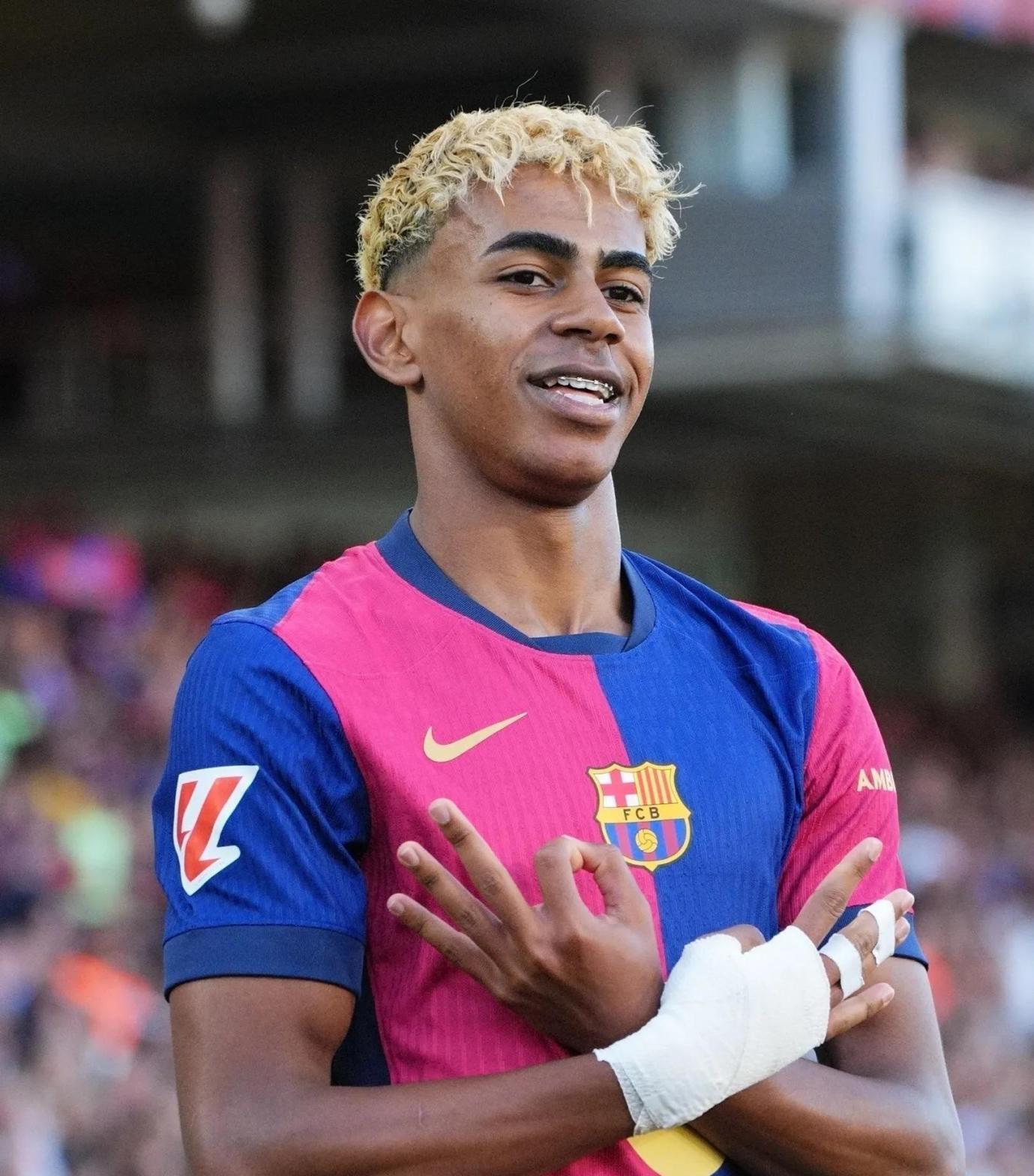 包含皇家社会不败金身告破，巴萨制胜升至积分榜榜首的词条