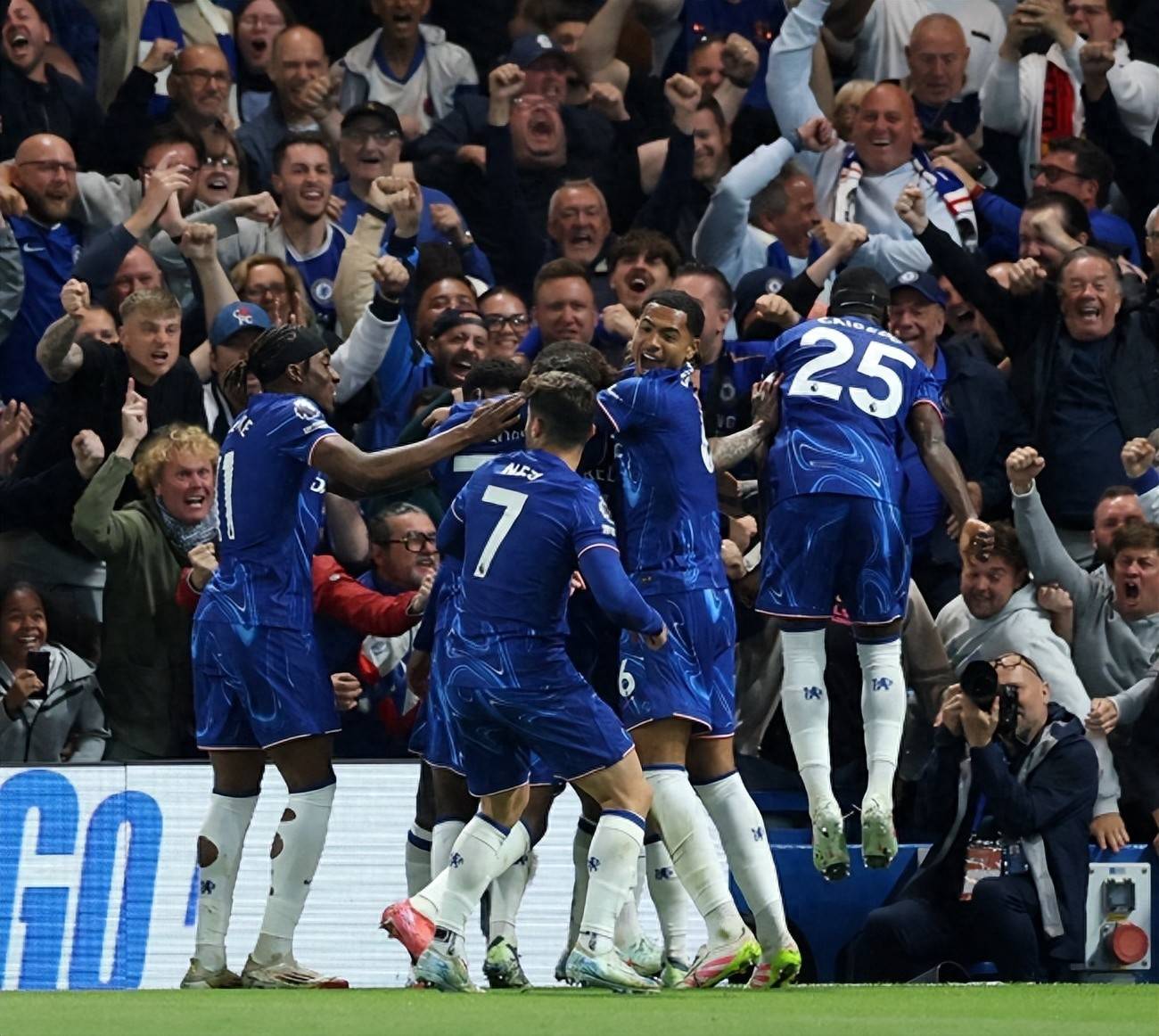 包含曼城客场大胜切尔西,英超夺冠热度再次攀升的词条 包含曼城客场大胜切尔西,英超夺冠热度再次攀升的词条