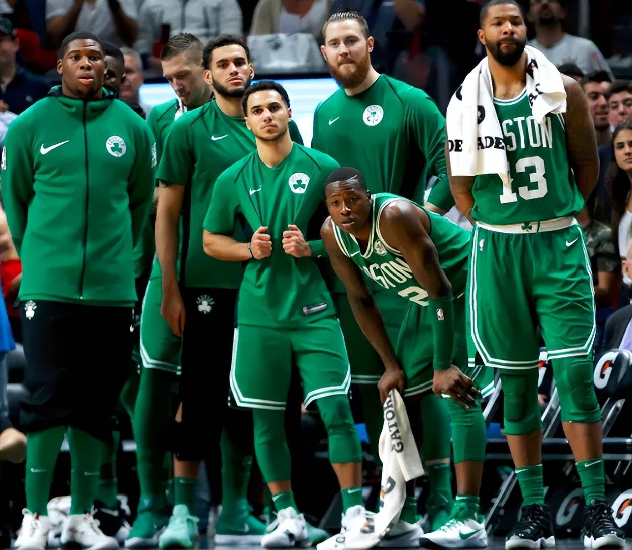 雄鹿击溃太阳,尼克斯大胜活塞 雄鹿击溃太阳,尼克斯大胜活塞