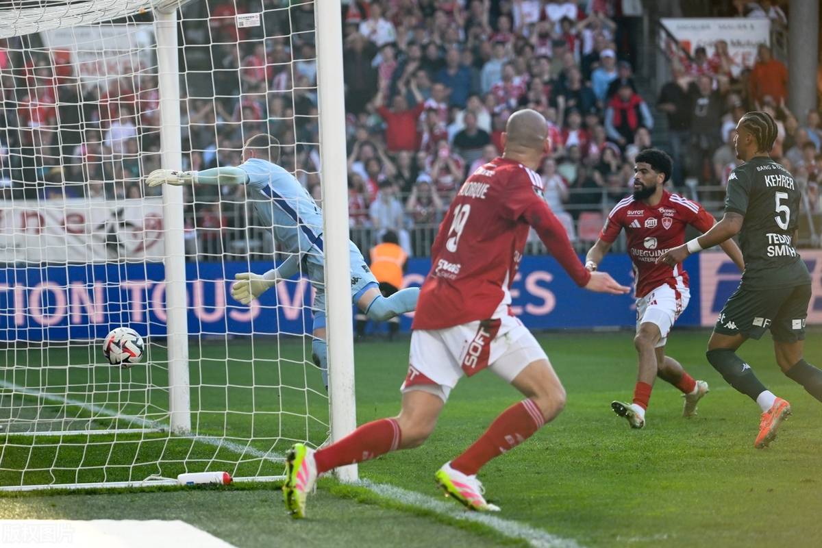 摩纳哥追平惊人，第三赢下欧冠比赛