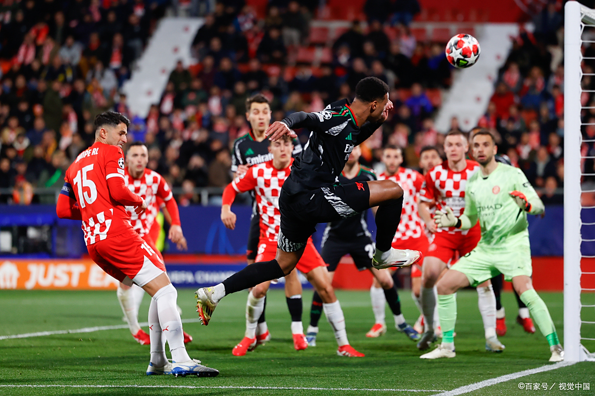 包含热那亚中场展现出色传球能力的词条