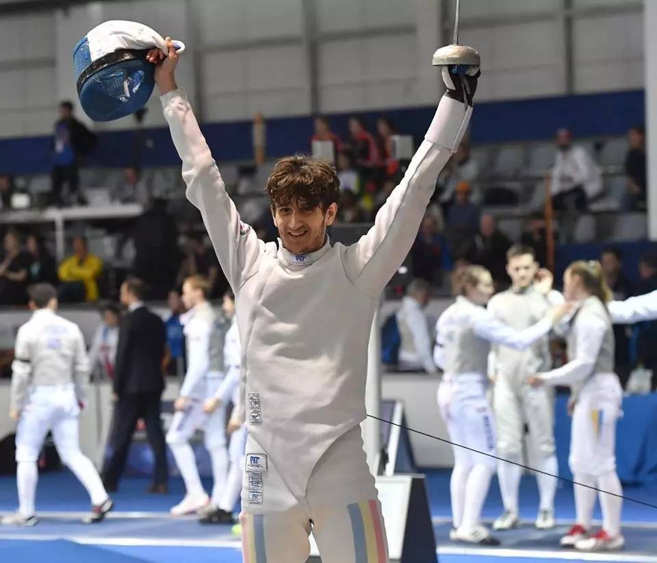 乌克兰击剑选手实力超群,成功夺得奖牌 乌克兰击剑选手实力超群,成功夺得奖牌