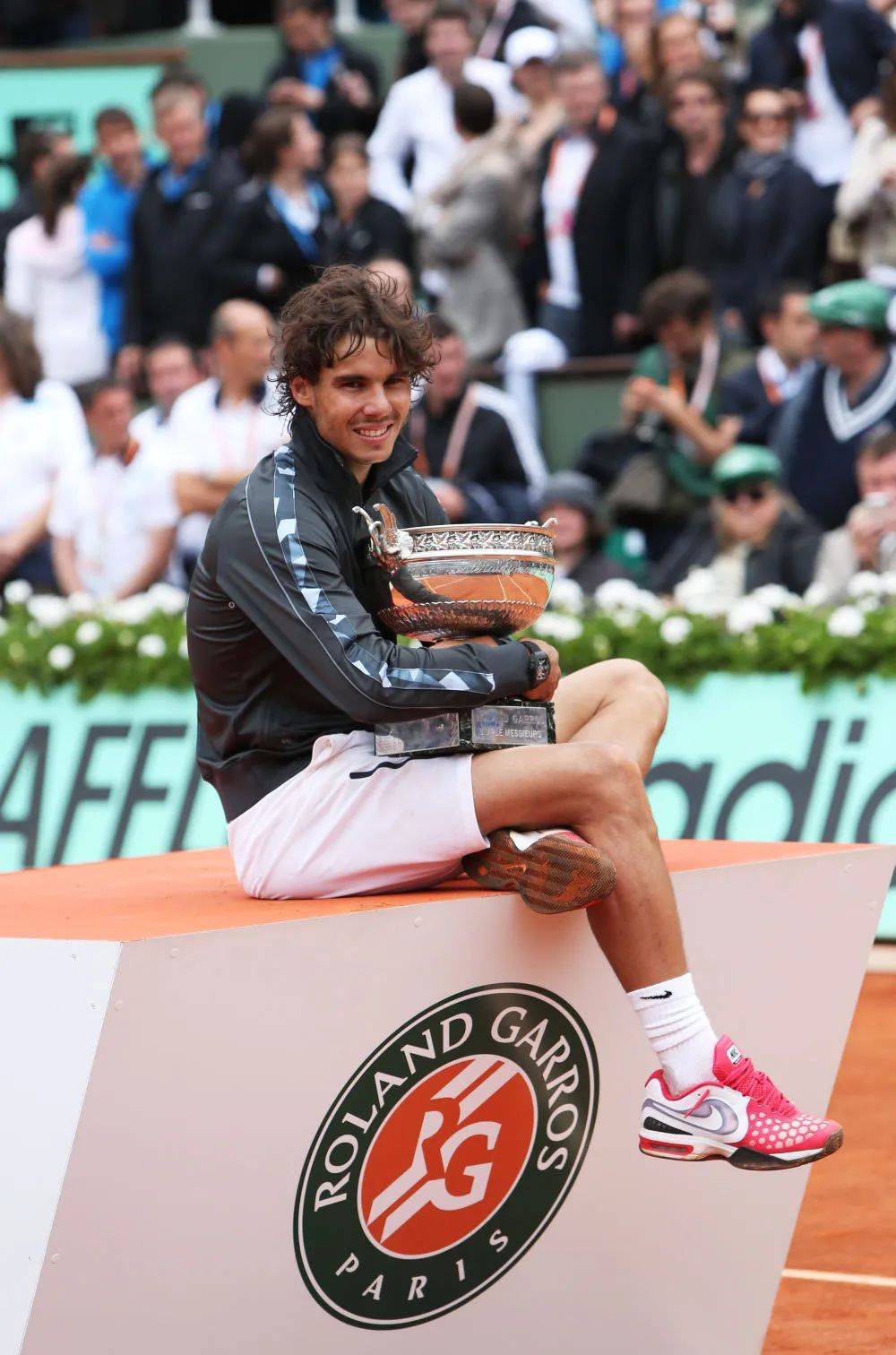 包含乒乓球明星纳达尔将续约的词条