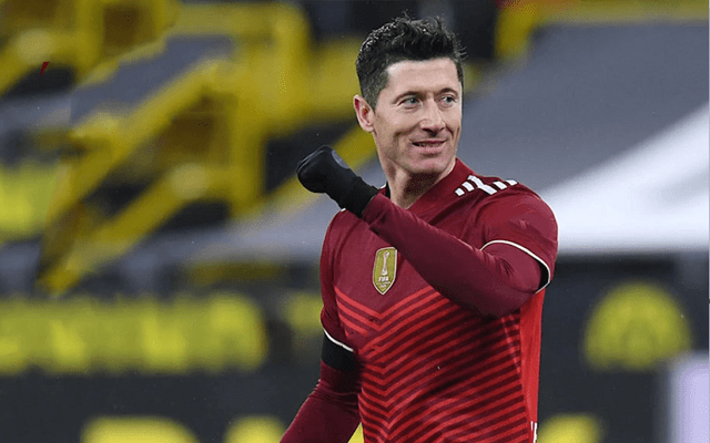 包含斯图加特主场横扫对手拿下胜利的词条