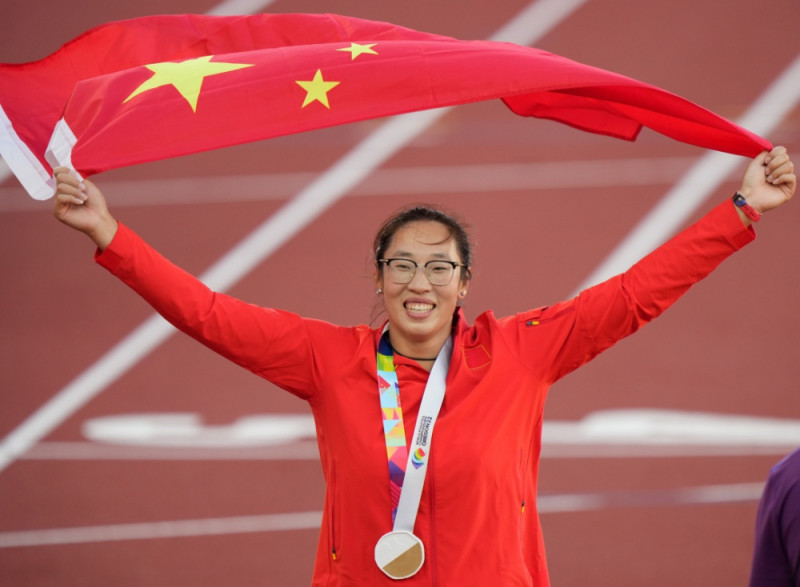 包含荷兰新秀球员接受访谈，表示希望继续进步的词条