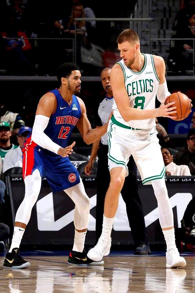 狂热对决：凯尔特人不敌活塞遭遇惨败的简单介绍