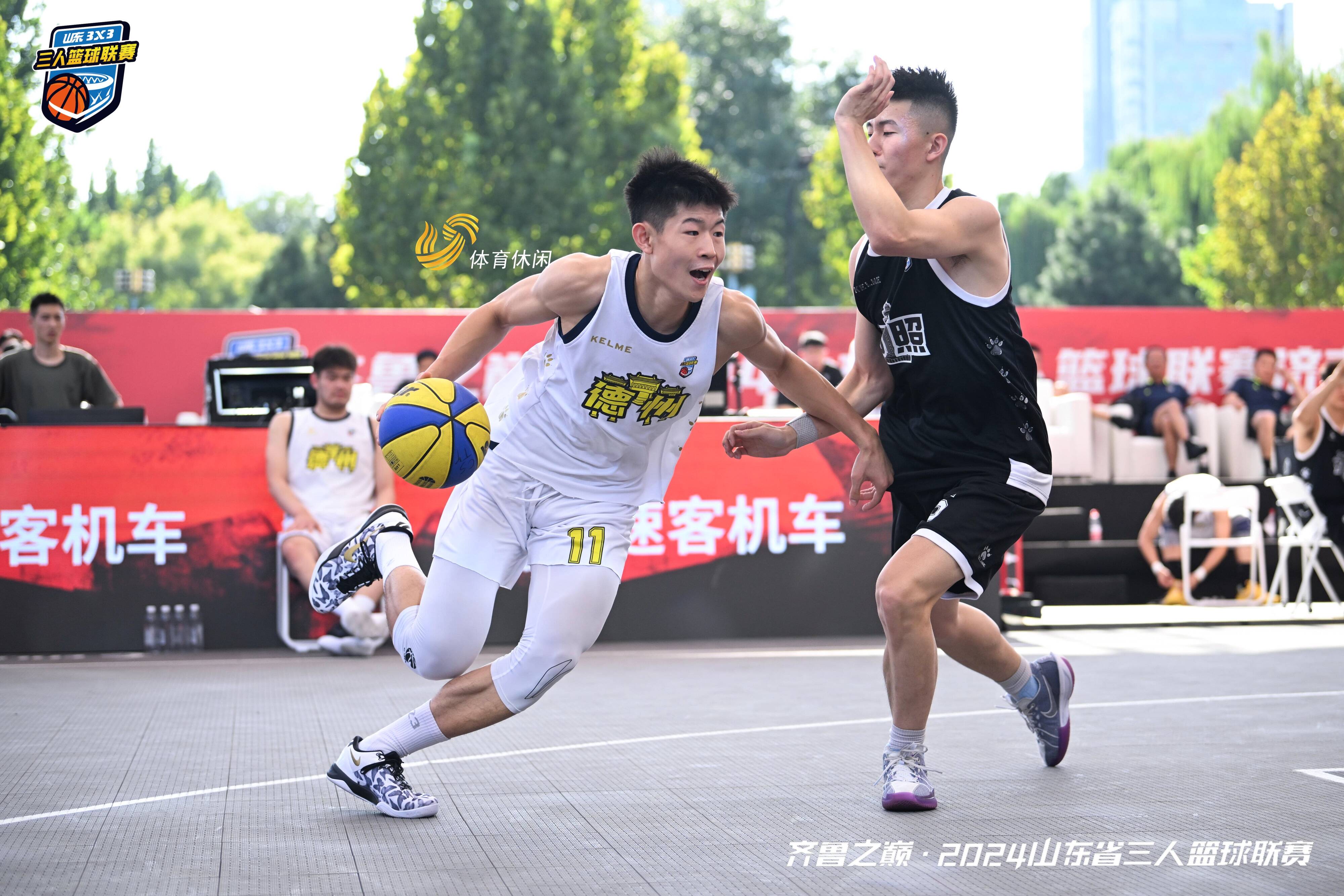 男子篮球联赛精彩瞬间回顾，球迷情感共鸣的简单介绍