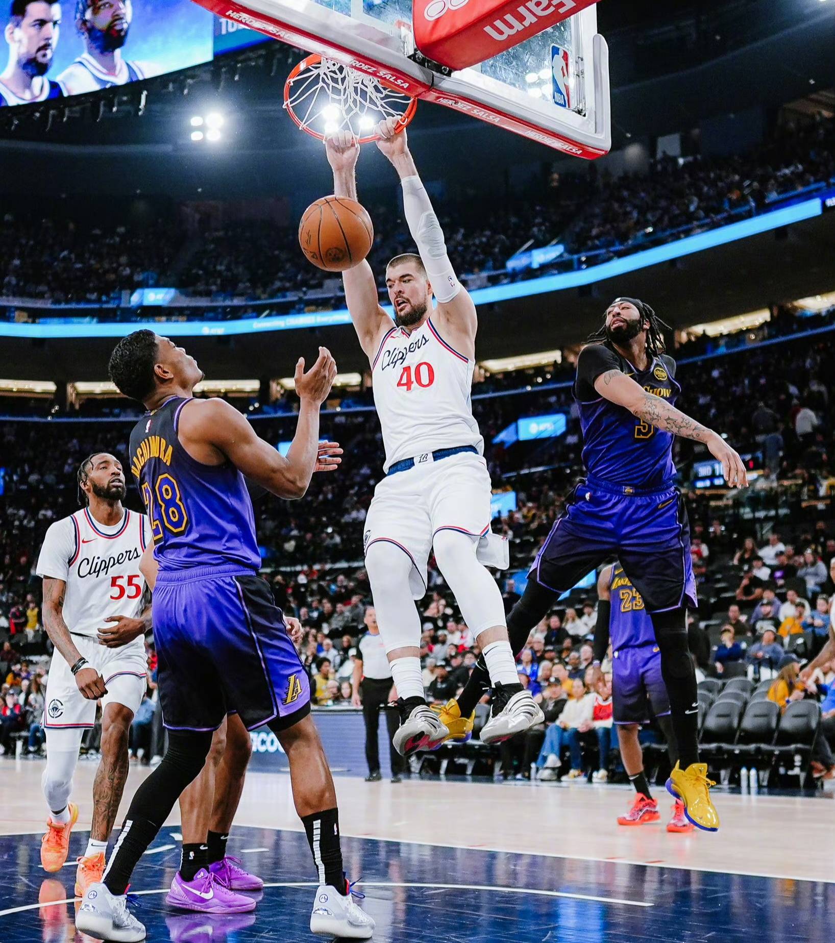 快船队在主场以巨大优势分战胜活塞队的简单介绍 快船队在主场以巨大优势分战胜活塞队的简单介绍