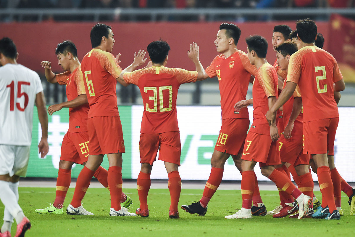 包含国足备战氛围热烈，备战备受关注的词条