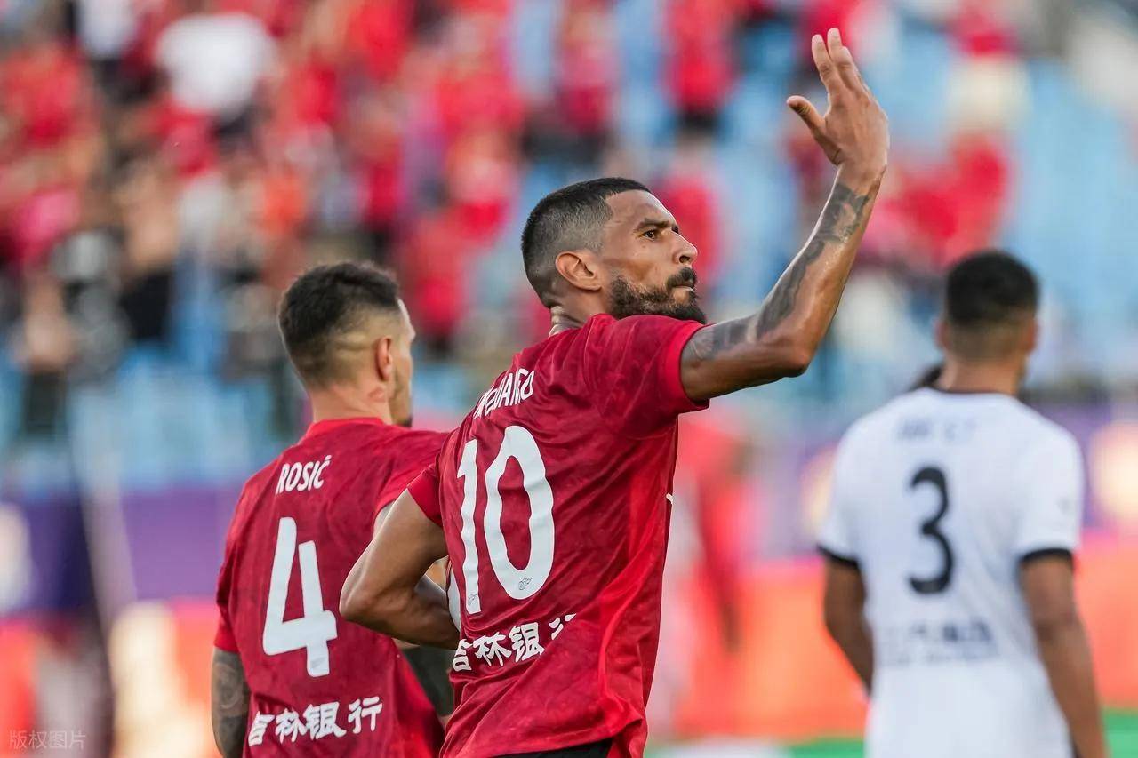 乌迪内斯新晋明星崭露头角,成为球队新希望 乌迪内斯新晋明星崭露头角,成为球队新希望