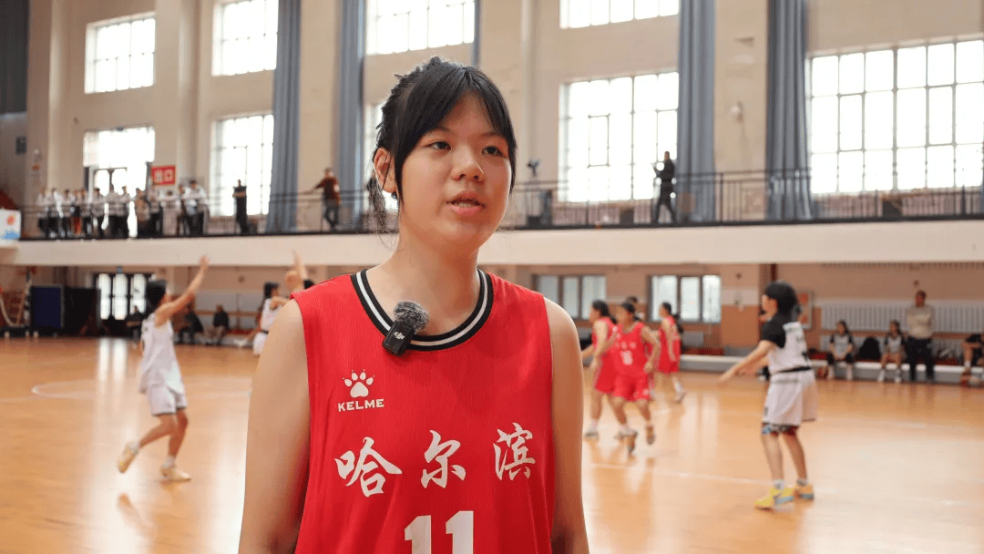 激烈角逐！优秀女球员展现斗志风采的简单介绍