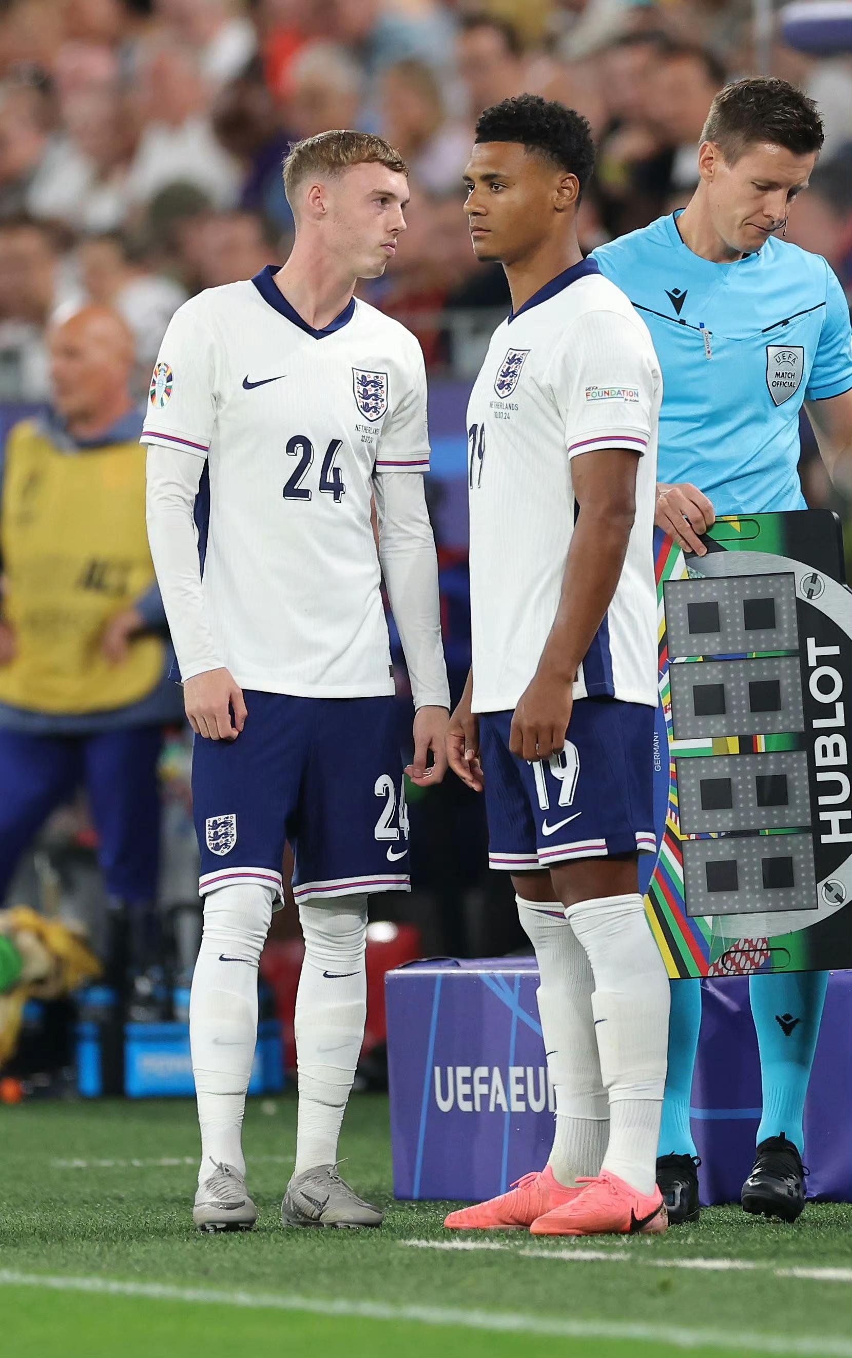 包含英格兰队斗志昂扬，准备赢得胜利的词条