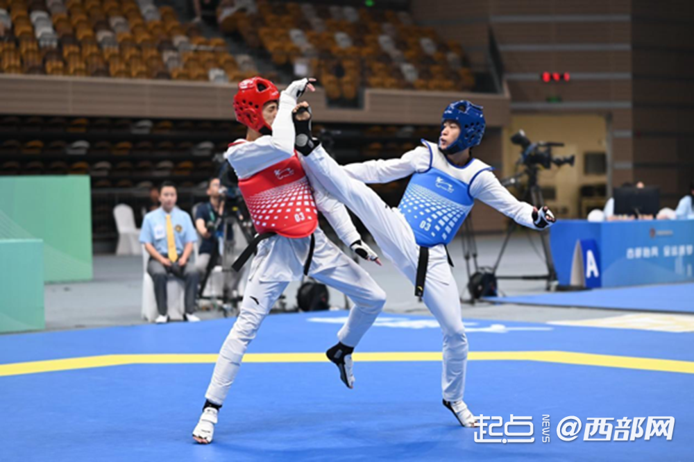 精彩瞬间:韩国和沙特跆拳道选手争夺冠军 精彩瞬间:韩国和沙特跆拳道选手争夺冠军