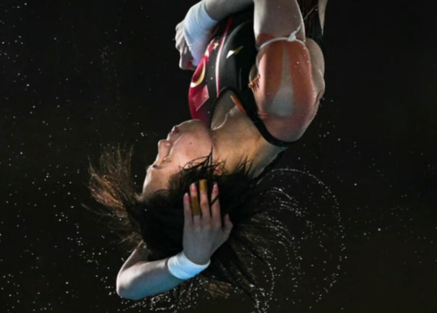 跳水项目中实力选手蝉联夺得冠军 跳水项目中实力选手蝉联夺得冠军