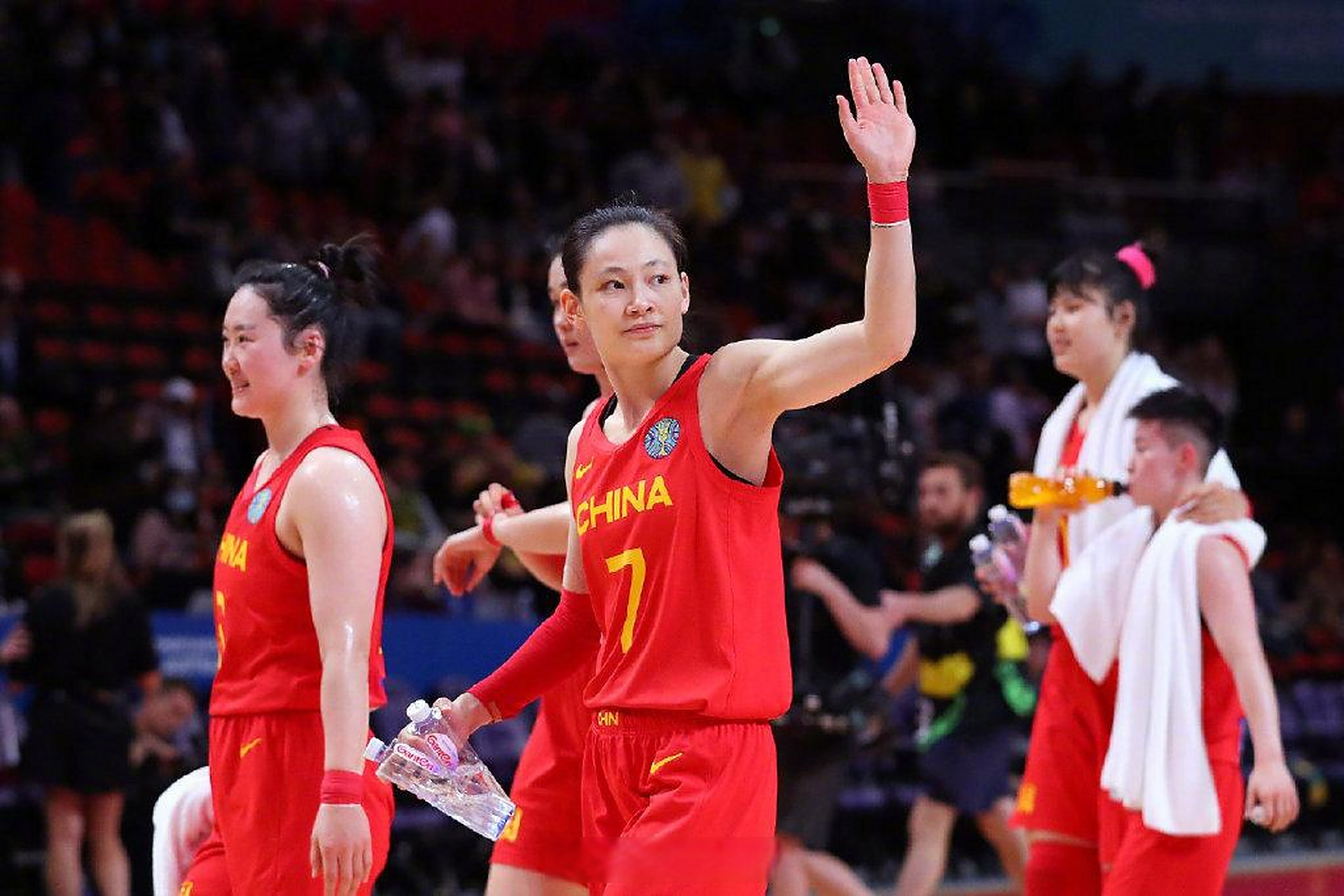 大连女篮大比分战胜重庆队,晋级四强 大连女篮大比分战胜重庆队,晋级四强