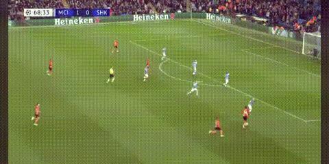 欧冠资格赛陷入紧张，实力强队争夺晋级门票