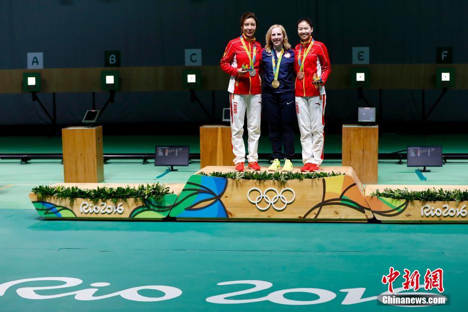 斯洛伐克新星登上领奖台,勇夺金牌 斯洛伐克新星登上领奖台,勇夺金牌