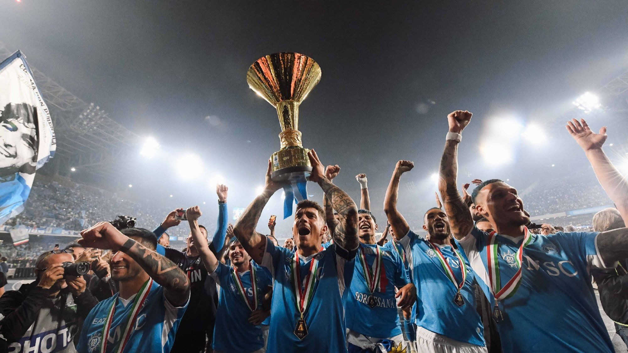 关于那不勒斯战胜桑普多利亚，保持争冠希望的信息