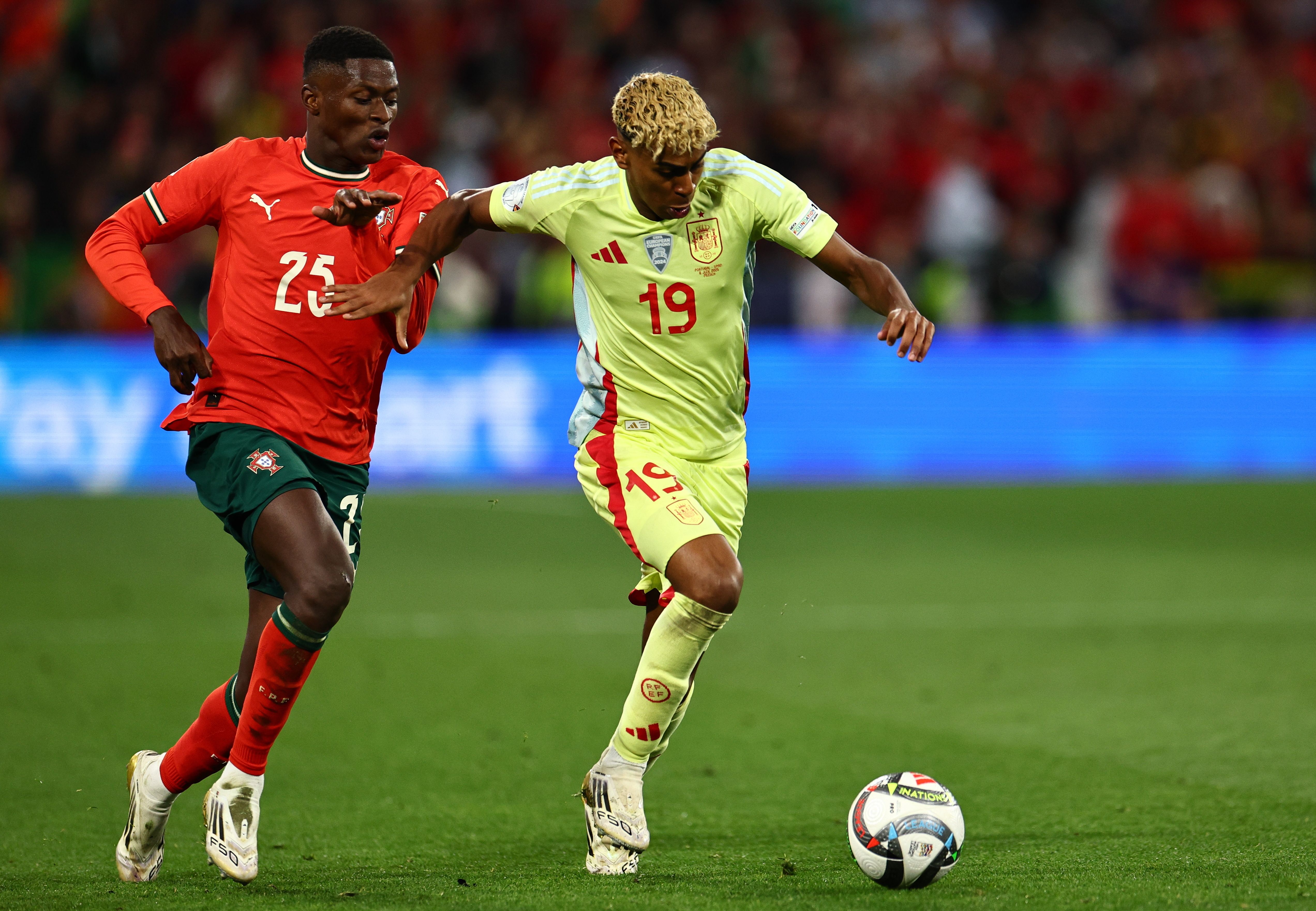 葡萄牙力挫荷兰，晋级欧锦赛四强