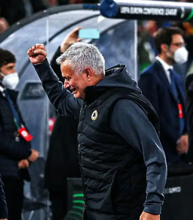 关于曼联主帅公开谈未来计划,球迷期待新赛季表现的信息 关于曼联主帅公开谈未来计划,球迷期待新赛季表现的信息