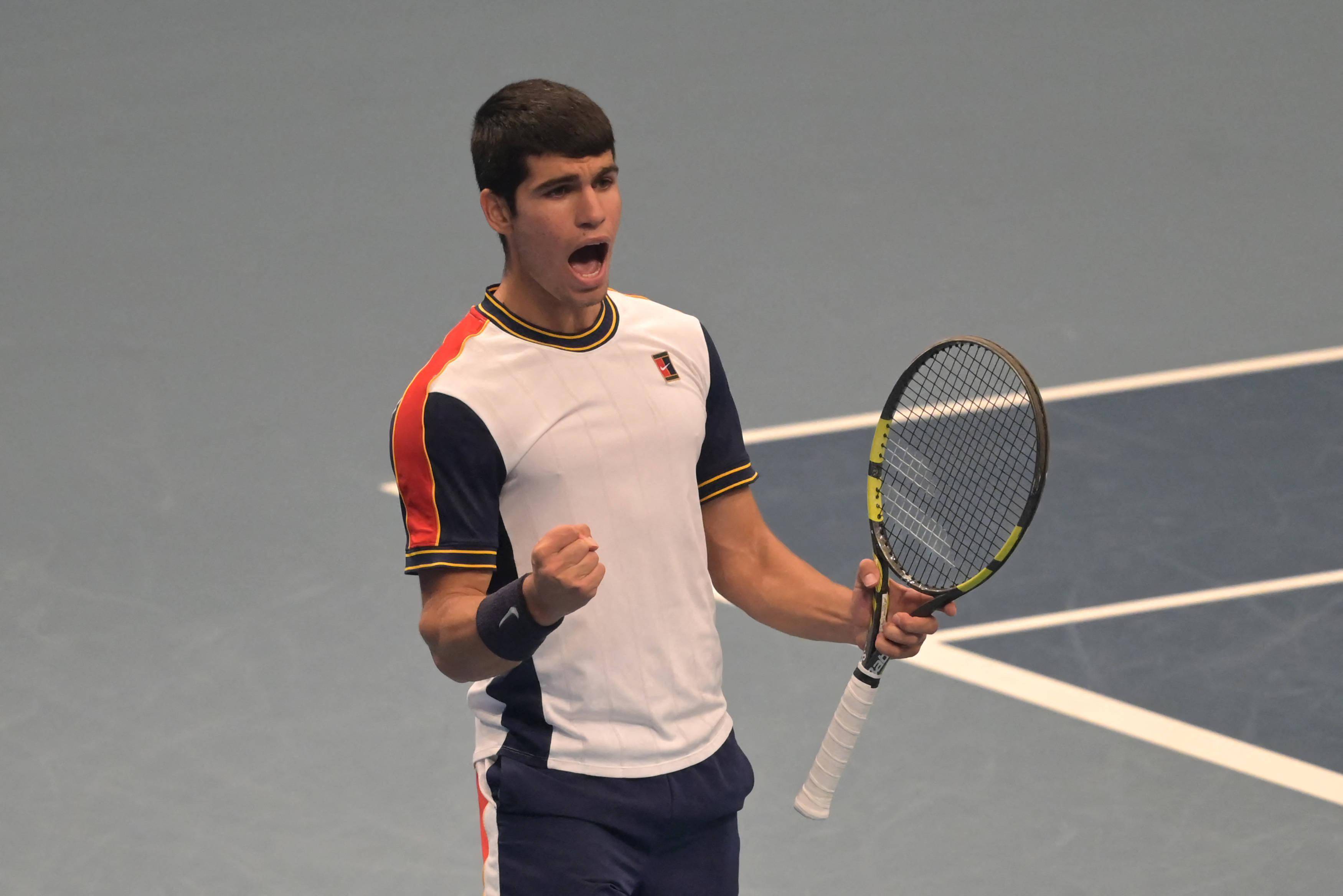 包含日本网球队轻取英国网球队，穆雷完成帽子戏法的词条