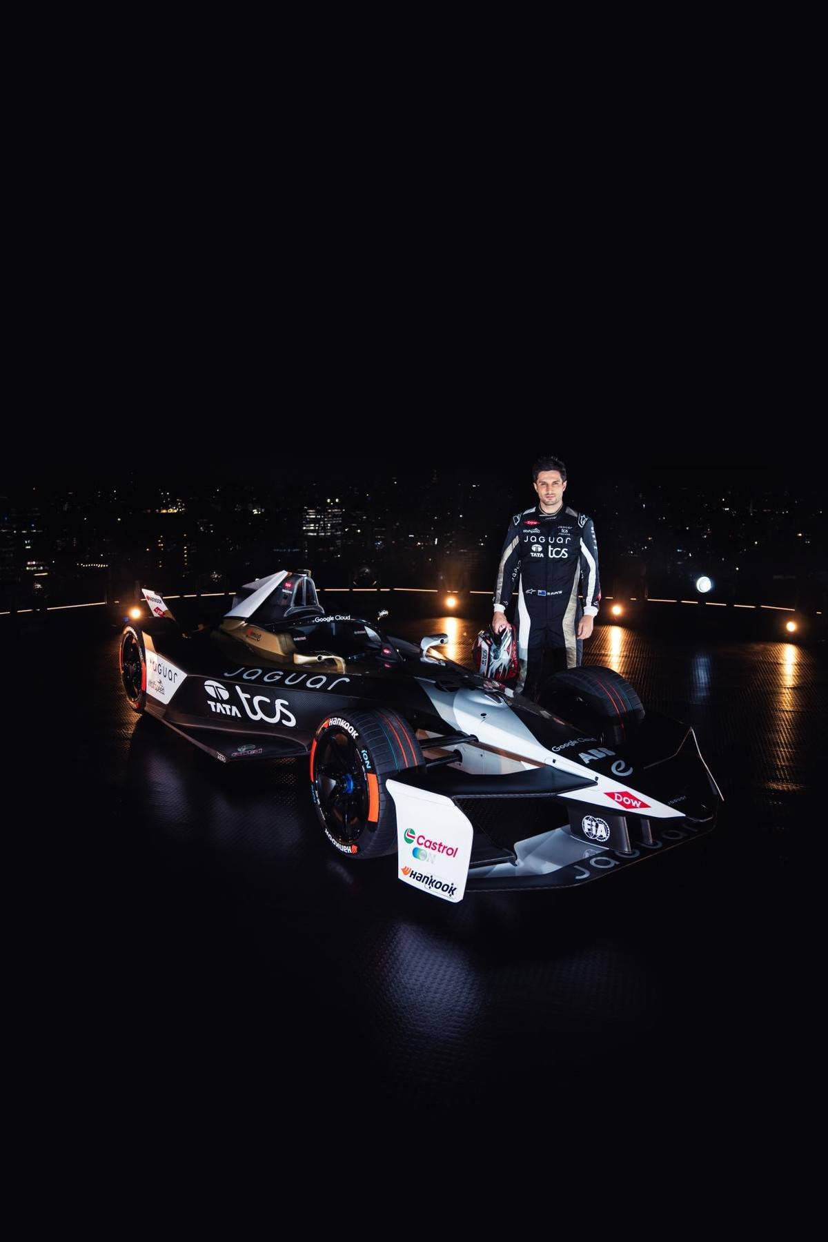 赛车热度飙升，网友热议不断的简单介绍