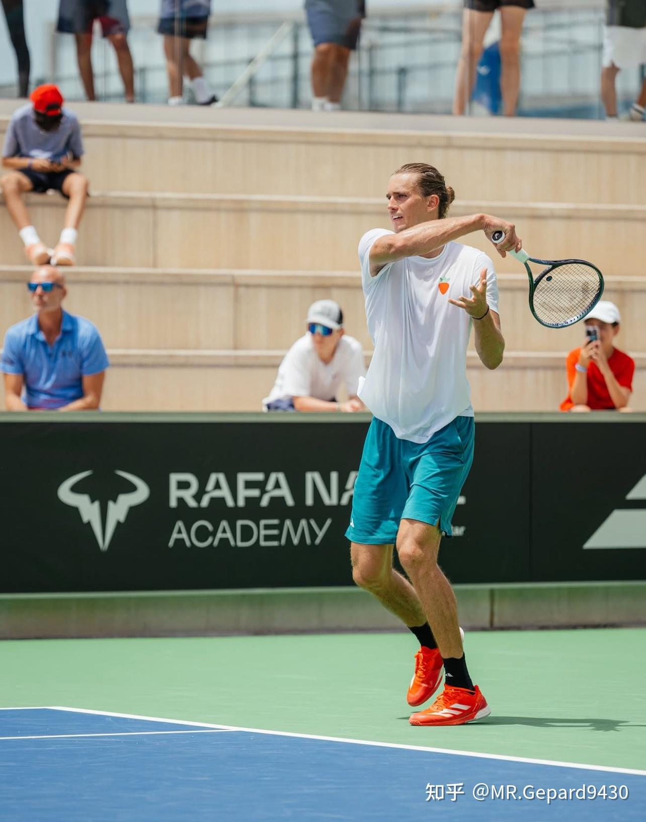 包含澳网鏖战温网，兹维列夫惊艳四座的词条