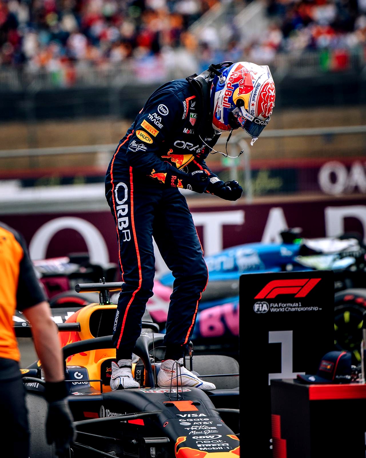 索伯车队鏖战威廉姆斯，维斯塔潘扛起全队